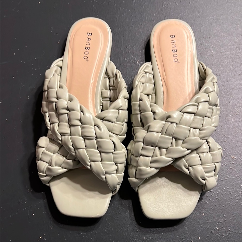 BAMBOO Olive Green size 8 Woven Sandals with Open-Toe Design